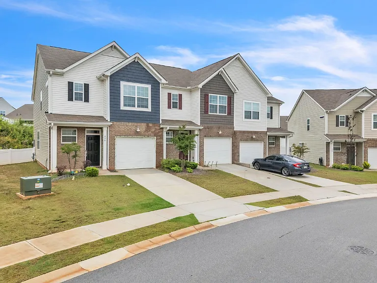 452 Bee Cove Way — Photo 2