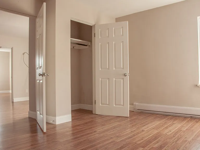 666 Thompson Ave #2 — Photo 6