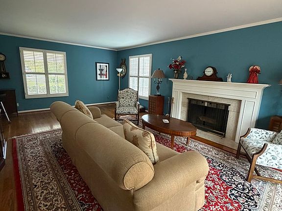 4th image of 36 Augusta Ln