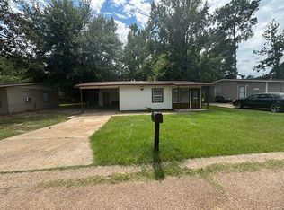 2 Malcolm Rd, Leesville, LA 71446