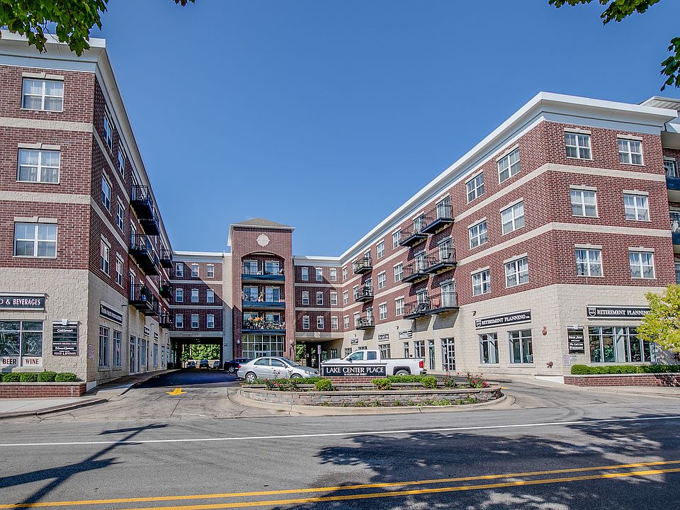 1st image of 10 N Lake St APT 211