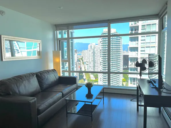 198 Aquarius Mews #3005, Vancouver, BC V6Z 2Y4
