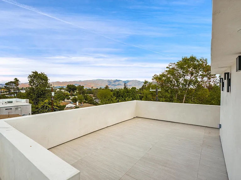 5026 Cahuenga Blvd — Photo 38