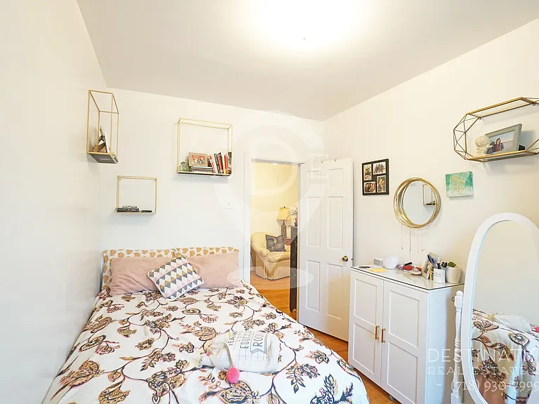 207 21st St #1R — Photo 8