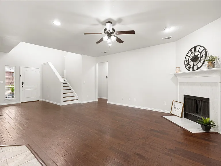 821 Westwood Ct — Photo 4