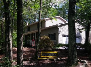 227 Saunders Ct, Cresco, PA 18326