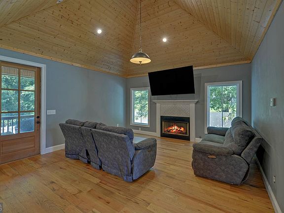 3rd image of 24 Brookhaven Way