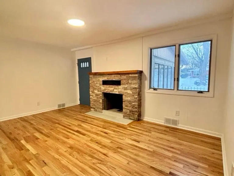 325 Winwood Ave — Photo 8