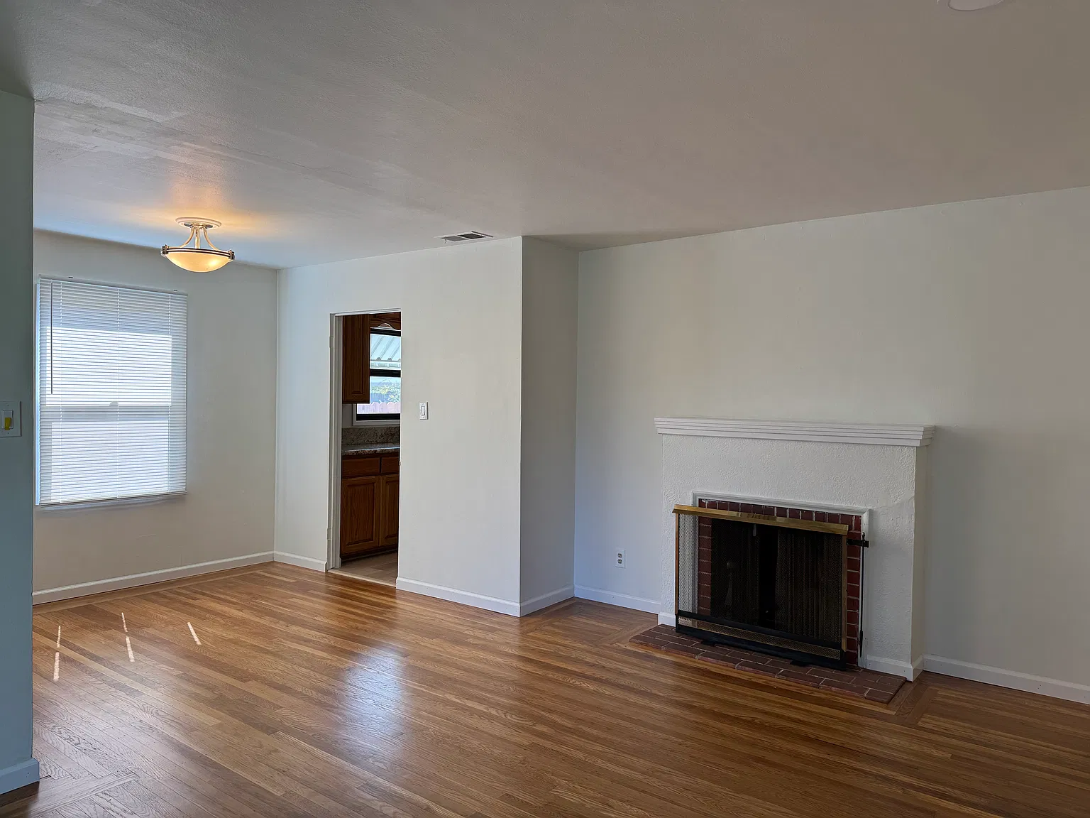3 bed, 1010 sqft, $2,550 — Photo 2
