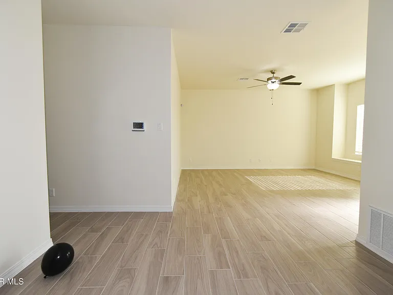 902 Bromyard Dr — Photo 12