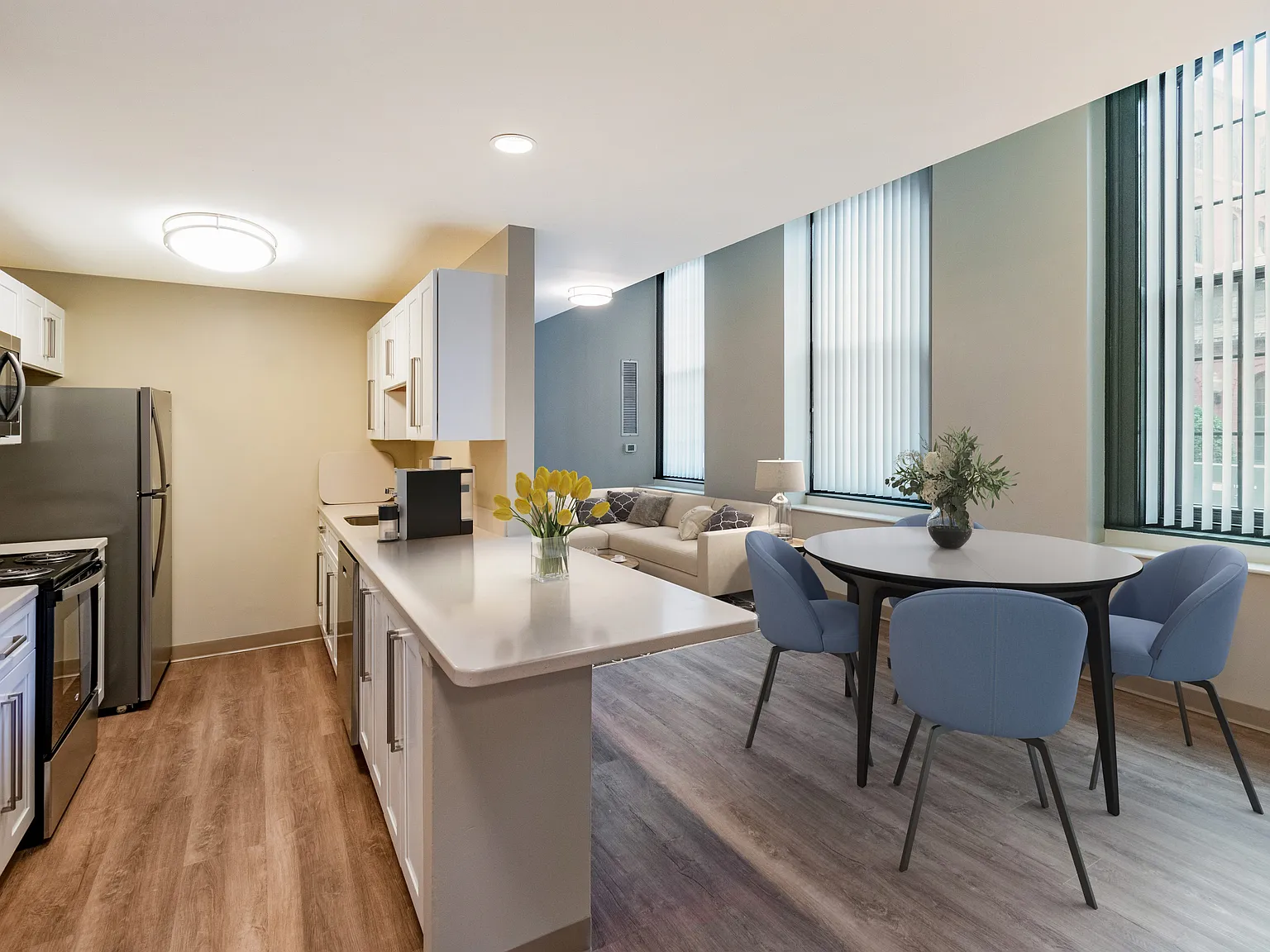 Royal Worcester Apartments — Photo 4