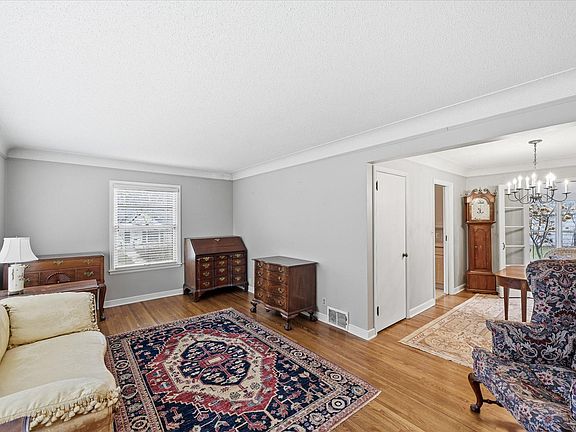 5th image of 1601 Maryland Ave S