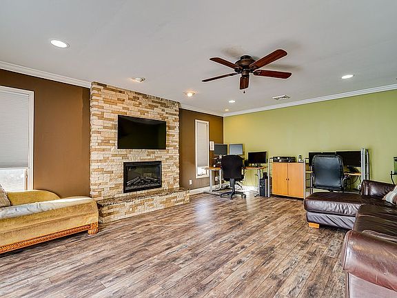 Family room 2