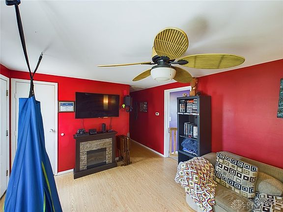 3rd image of 109 Phelps Farm Cir