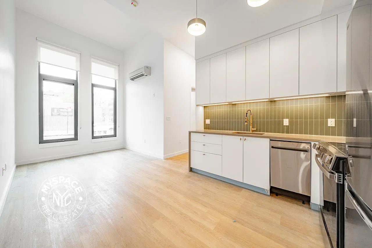 527 Grand Avenue — Photo 1