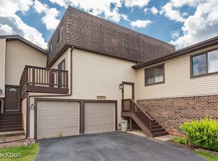 29W425 Thornwood Ln, Warrenville, IL