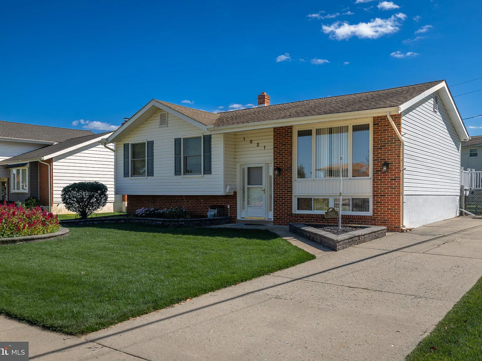 4 bed, 2.0 bath, 2917 sqft, $2,600 — Photo 3