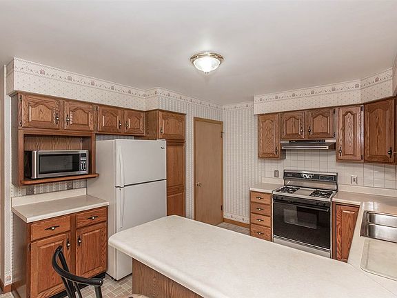 4th image of 262 Hillcrest Dr