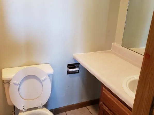 163 Oklahoma St SE APT 2B, Camdenton, MO 65020