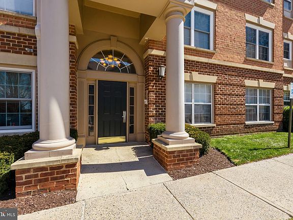2nd image of 408 Ridgepoint Pl APT 38