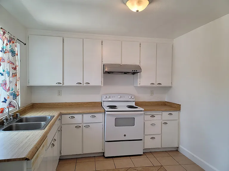 1713 Linden Way — Photo 2