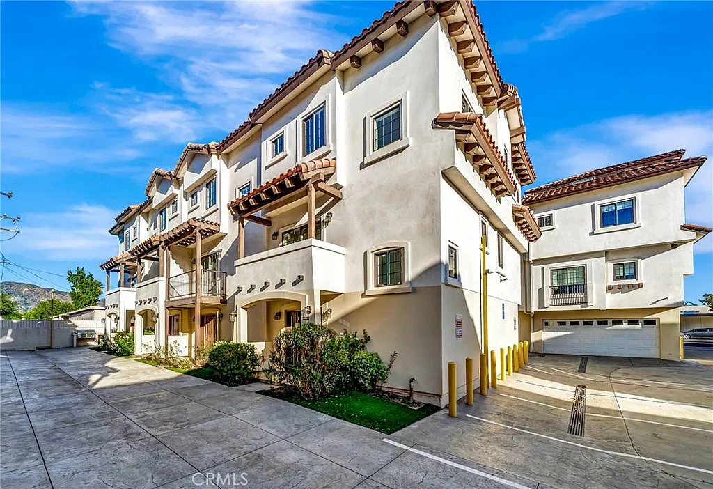 2 bed, 3.5 bath, 1730 sqft, $3,650 — Photo 1