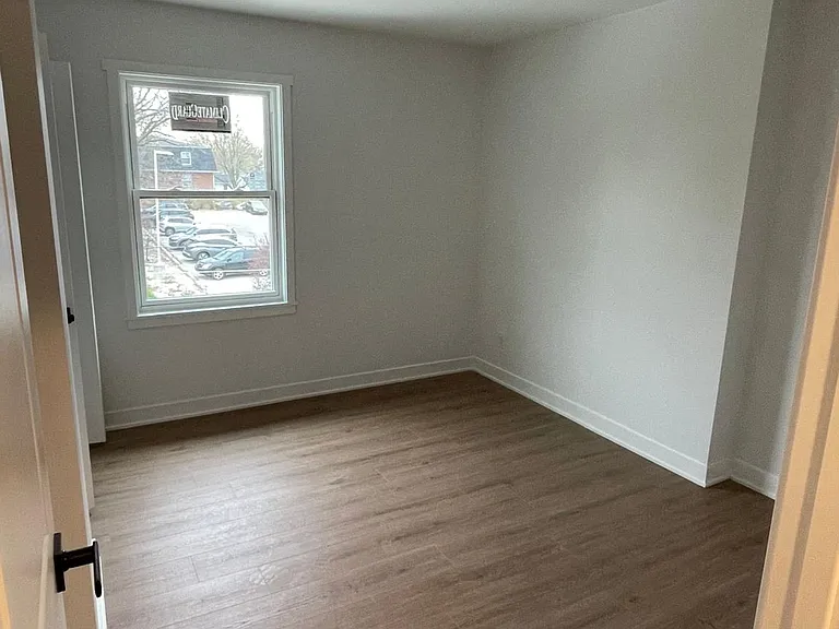 Rosewood Commons — Photo 9
