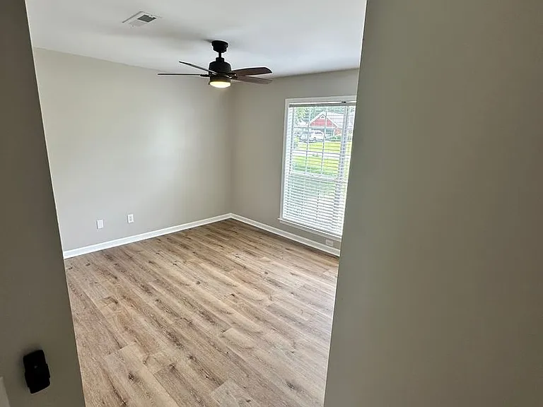 201 Belton Dr — Photo 24