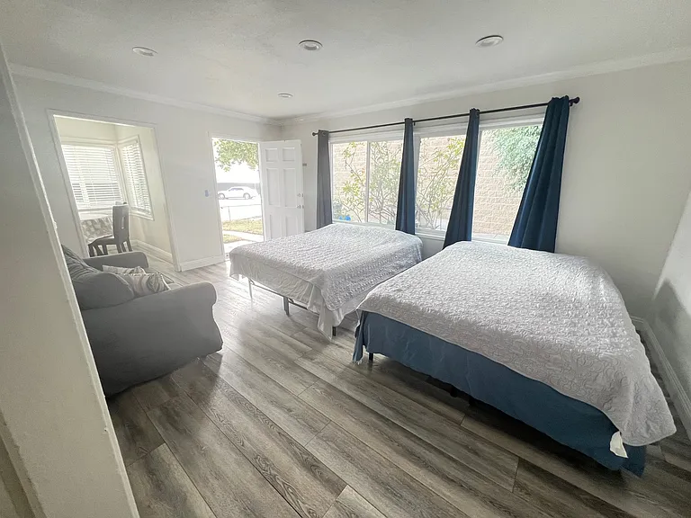 2117 Border Ave — Photo 6