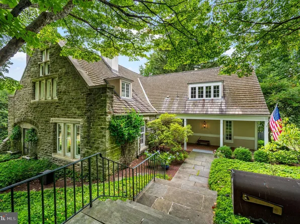 8702 Seminole St, Philadelphia, PA 19118