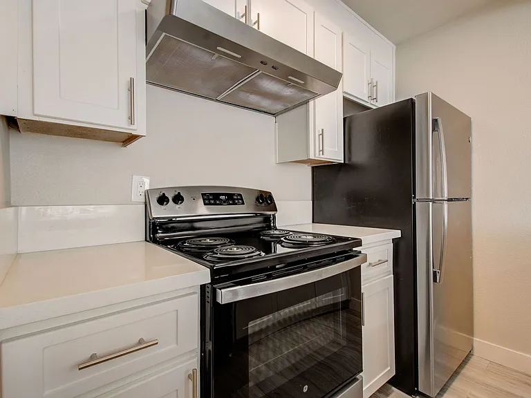 The Elms Apartments at 28th St — Photo 16