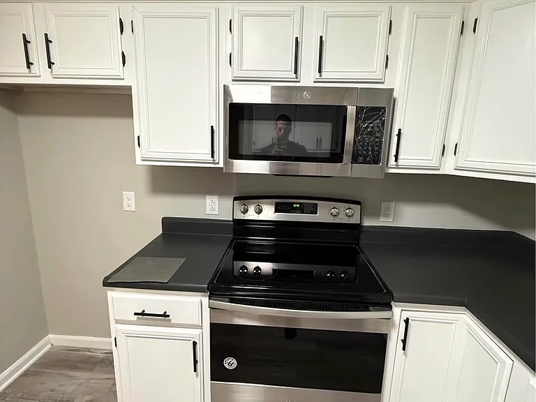 24 Magnolia Rd #4 — Photo 2
