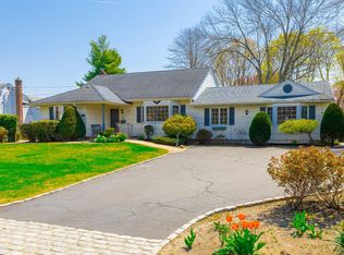 8 Flower Hill Ln, Bay Shore, NY 11706