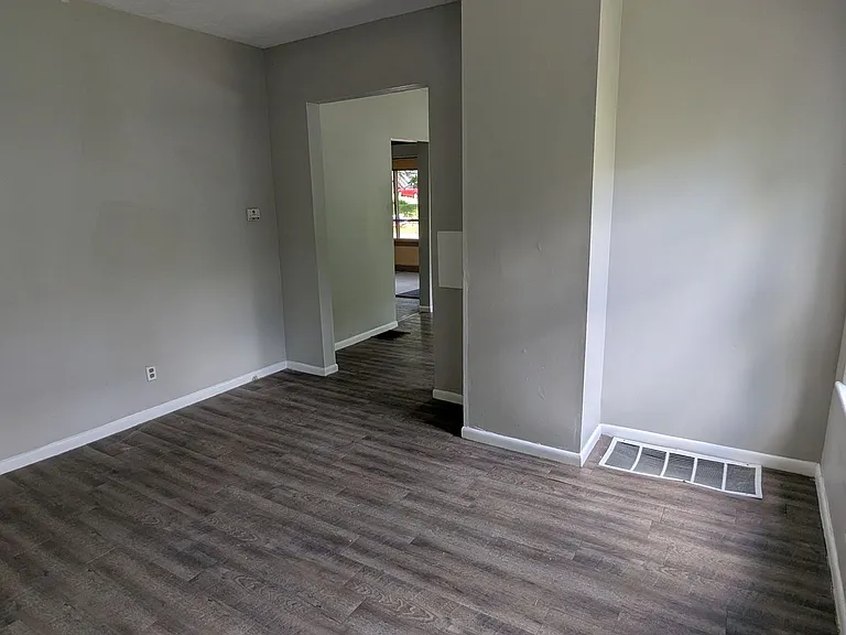 498 Gage St — Photo 10