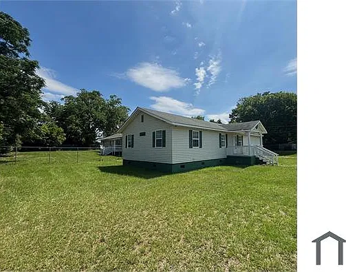 4 bed, 1100 sqft, $2,000 — Photo 2