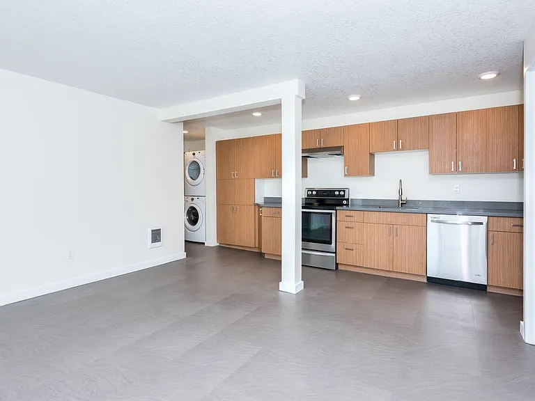 920 SW Grover St — Photo 1