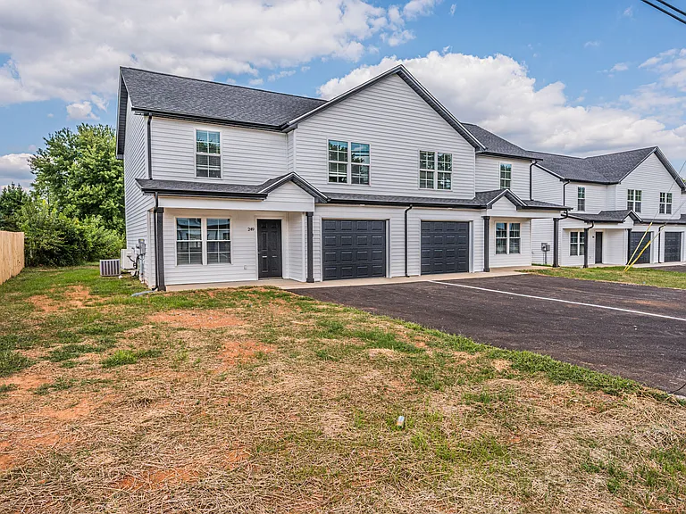 249 Whispering Hills Blvd — Photo 4