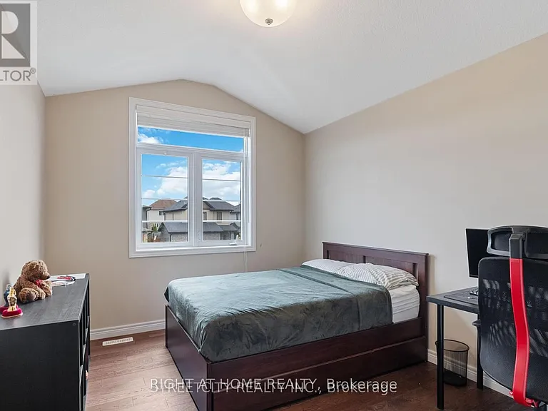 402 Tansbury St N — Photo 26