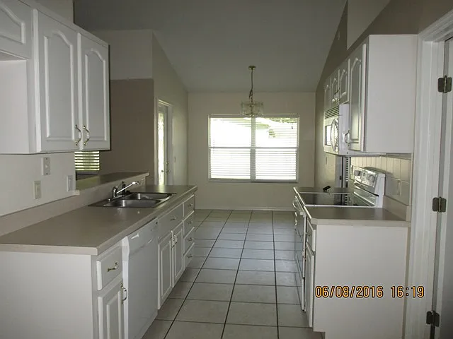 401 Harbour Lights Dr — Photo 15