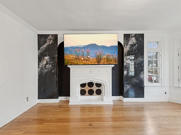 5th image of 8841 S Dante Ave