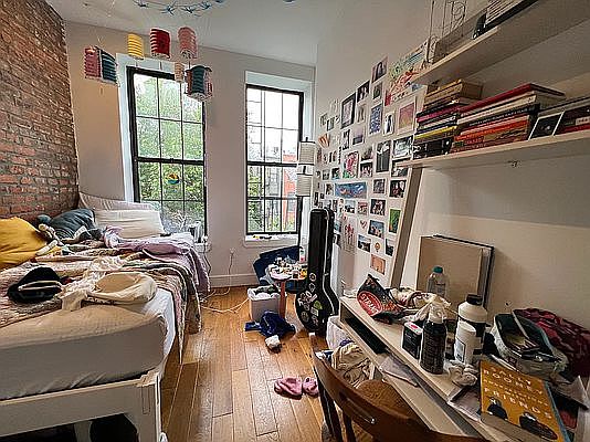 3rd image of 418 Melrose St APT 3L