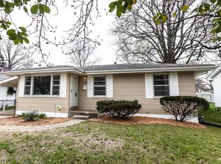 1650 Mark Twain Dr, Florissant, MO 63031