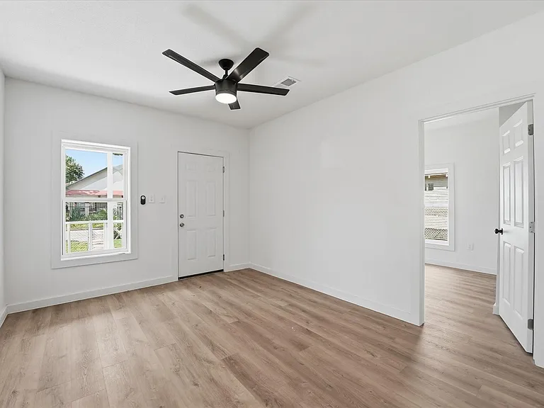 7128 Avenue K — Photo 3
