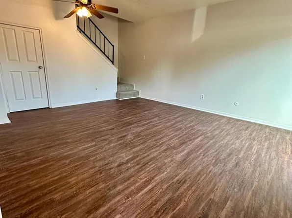 719 N Center St #99, Arlington, TX 76011