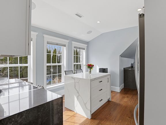 5th image of 21 Davis St