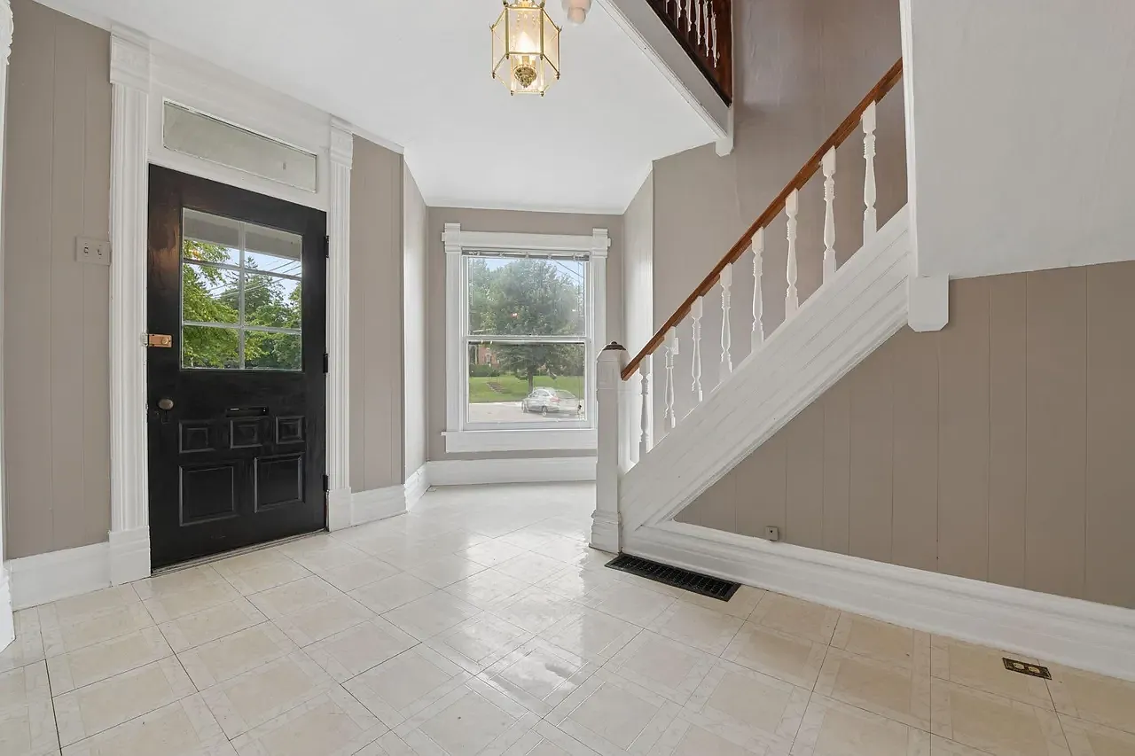 3 bed, 1.5 bath, 1600 sqft, $2,250 — Photo 2