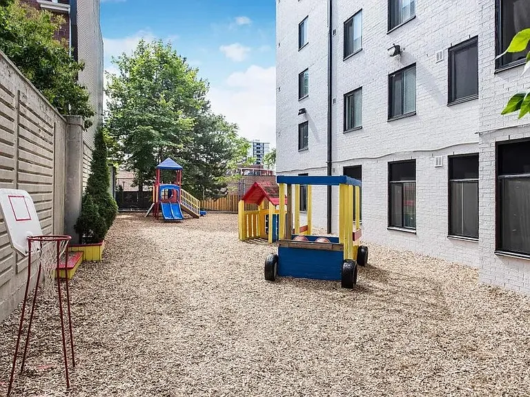 295 Dufferin St — Photo 13