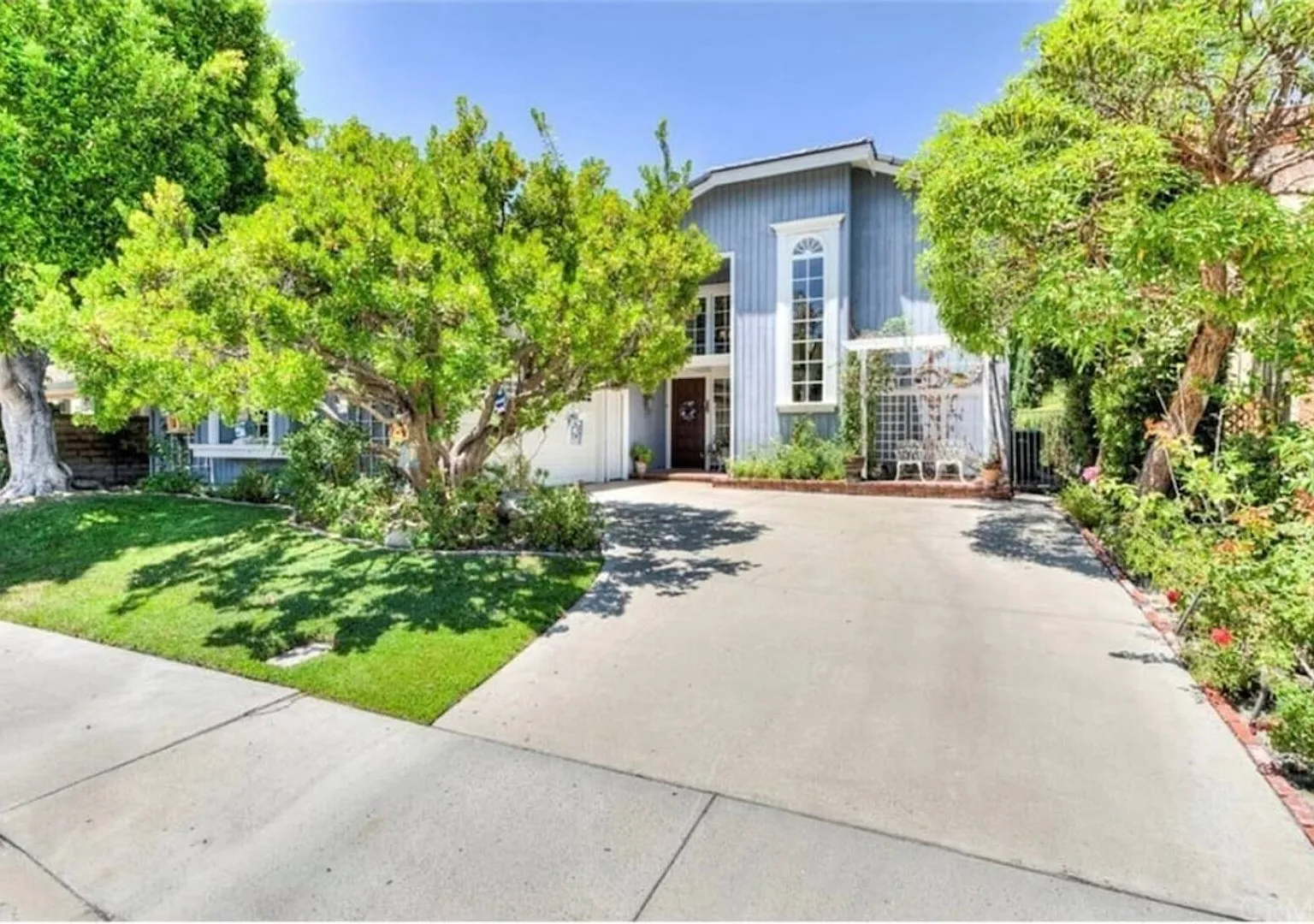 Stunning home near lake — Photo 2