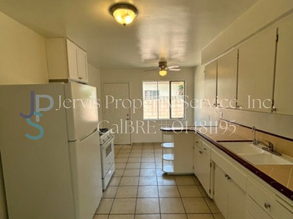 3rd image of 5523 Gardendale St #D