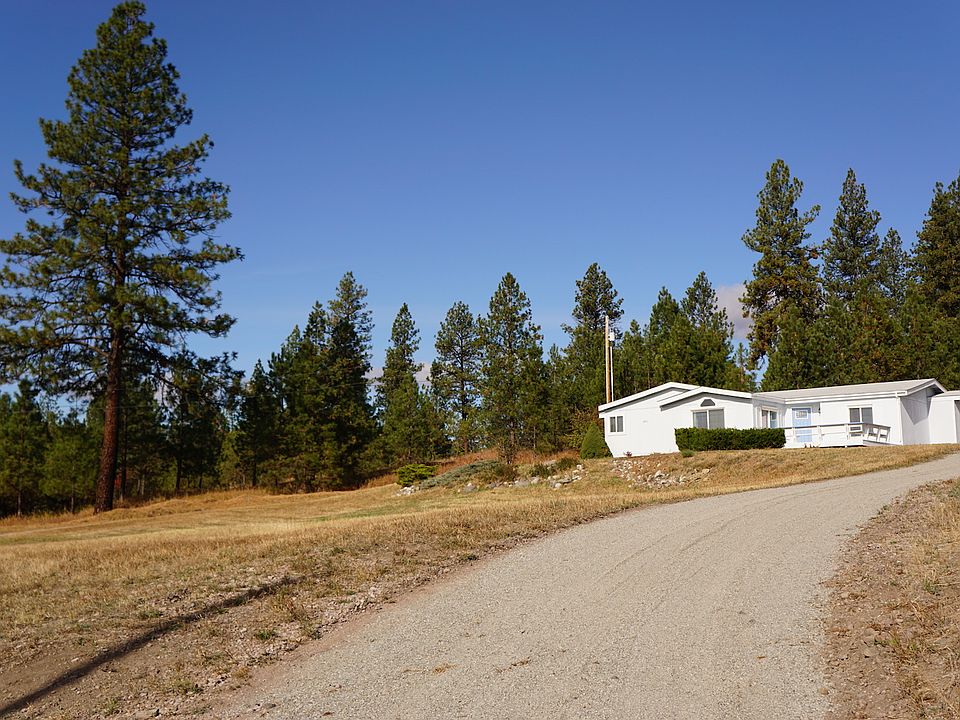 800 Center Road & Driveway